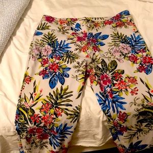Flowery capri pants
